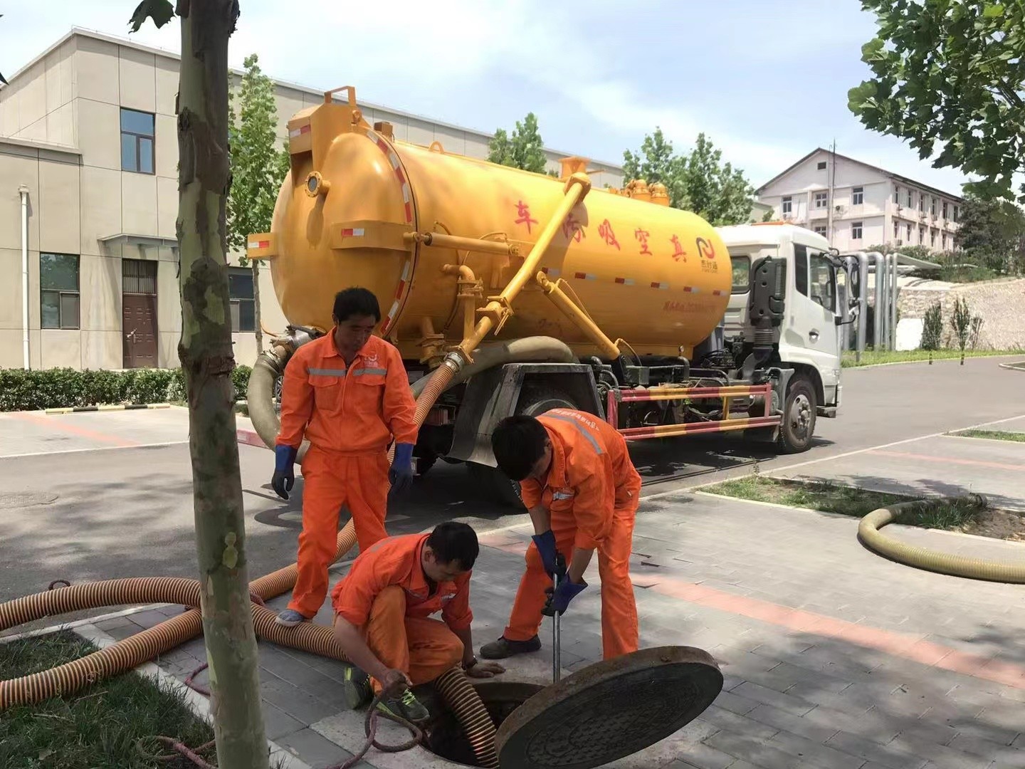 平阳化粪池清理与5-8吨吸粪车施工效率分析